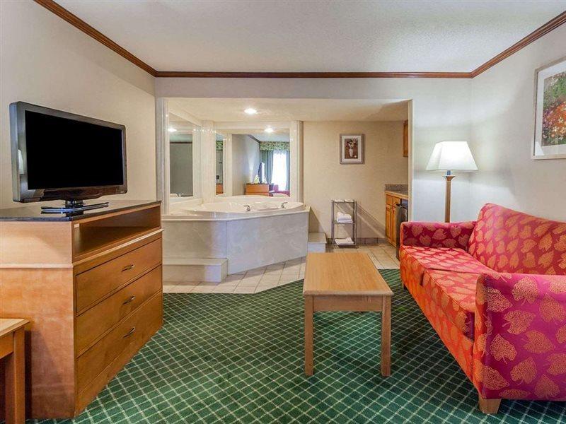 Days Inn & Suites By Wyndham Warren Exteriér fotografie