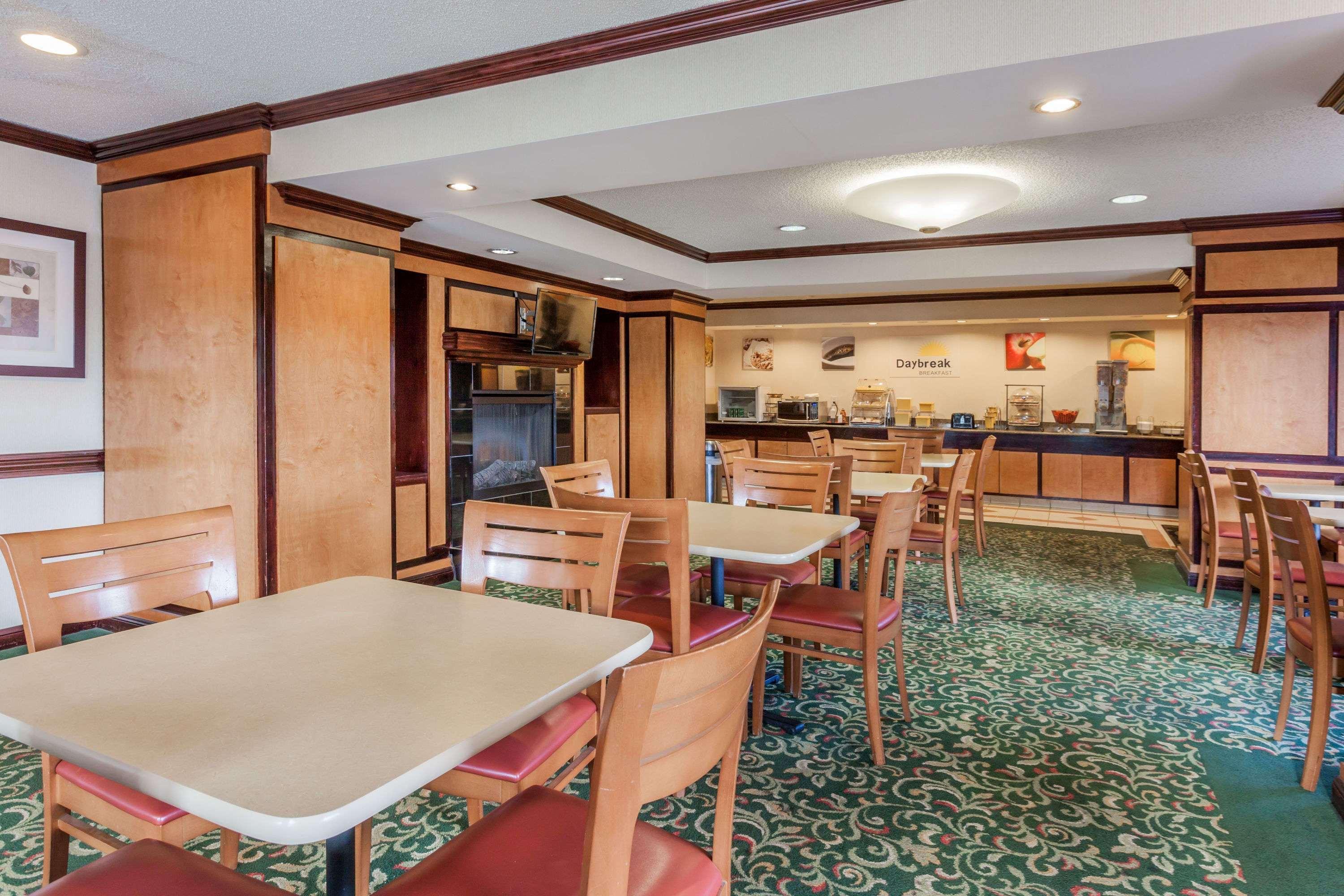 Days Inn & Suites By Wyndham Warren Exteriér fotografie