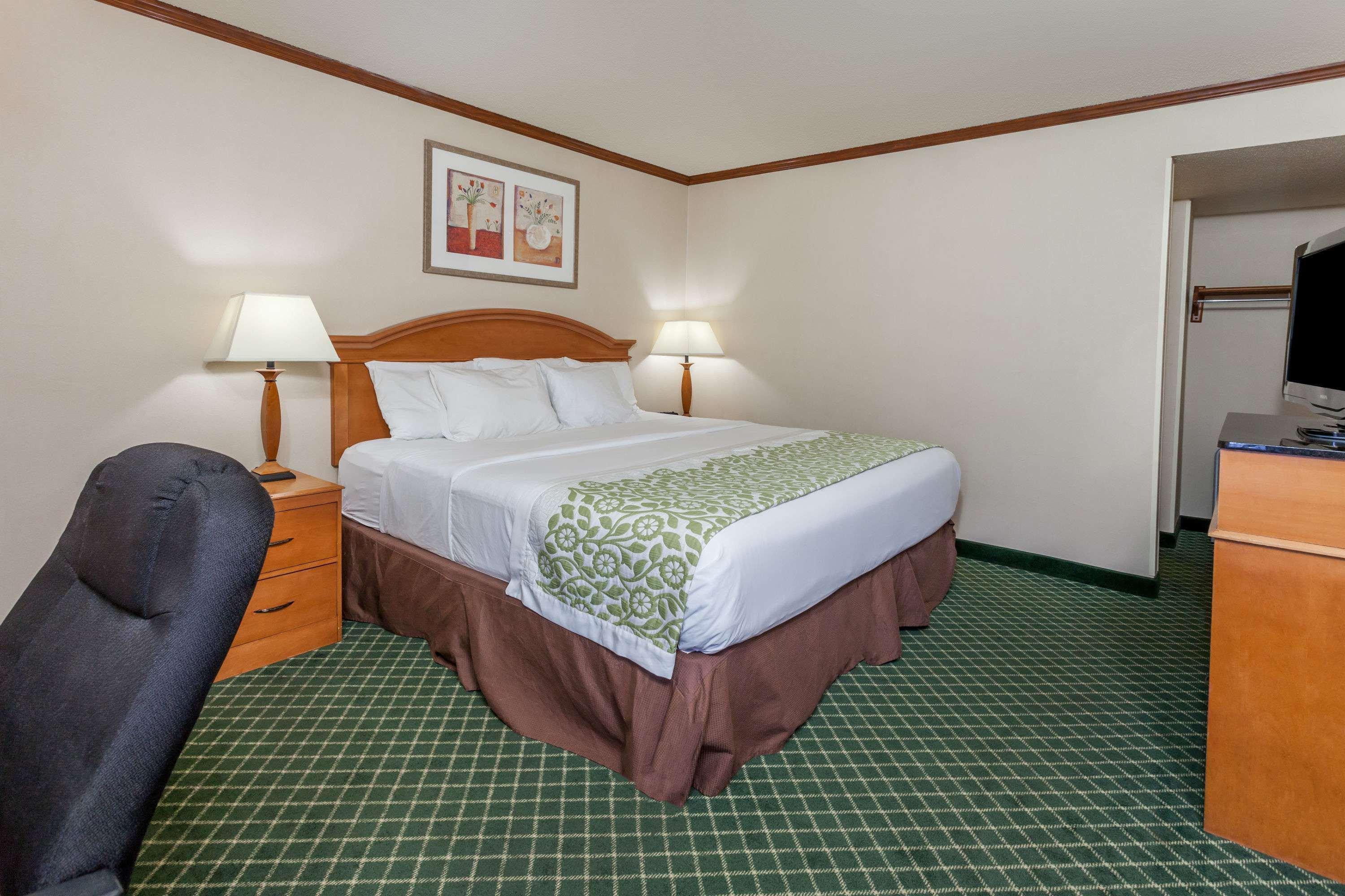 Days Inn & Suites By Wyndham Warren Exteriér fotografie