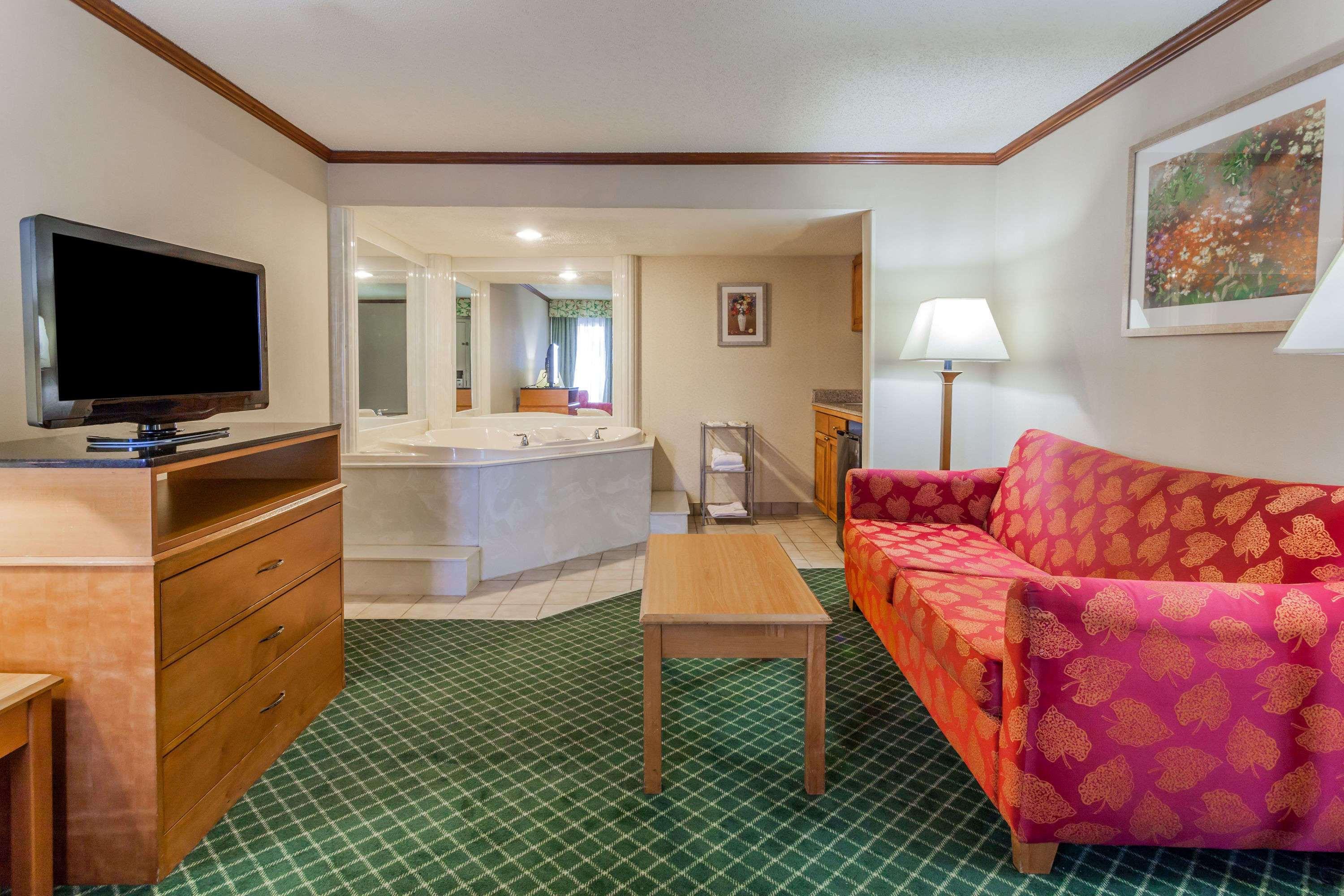 Days Inn & Suites By Wyndham Warren Exteriér fotografie