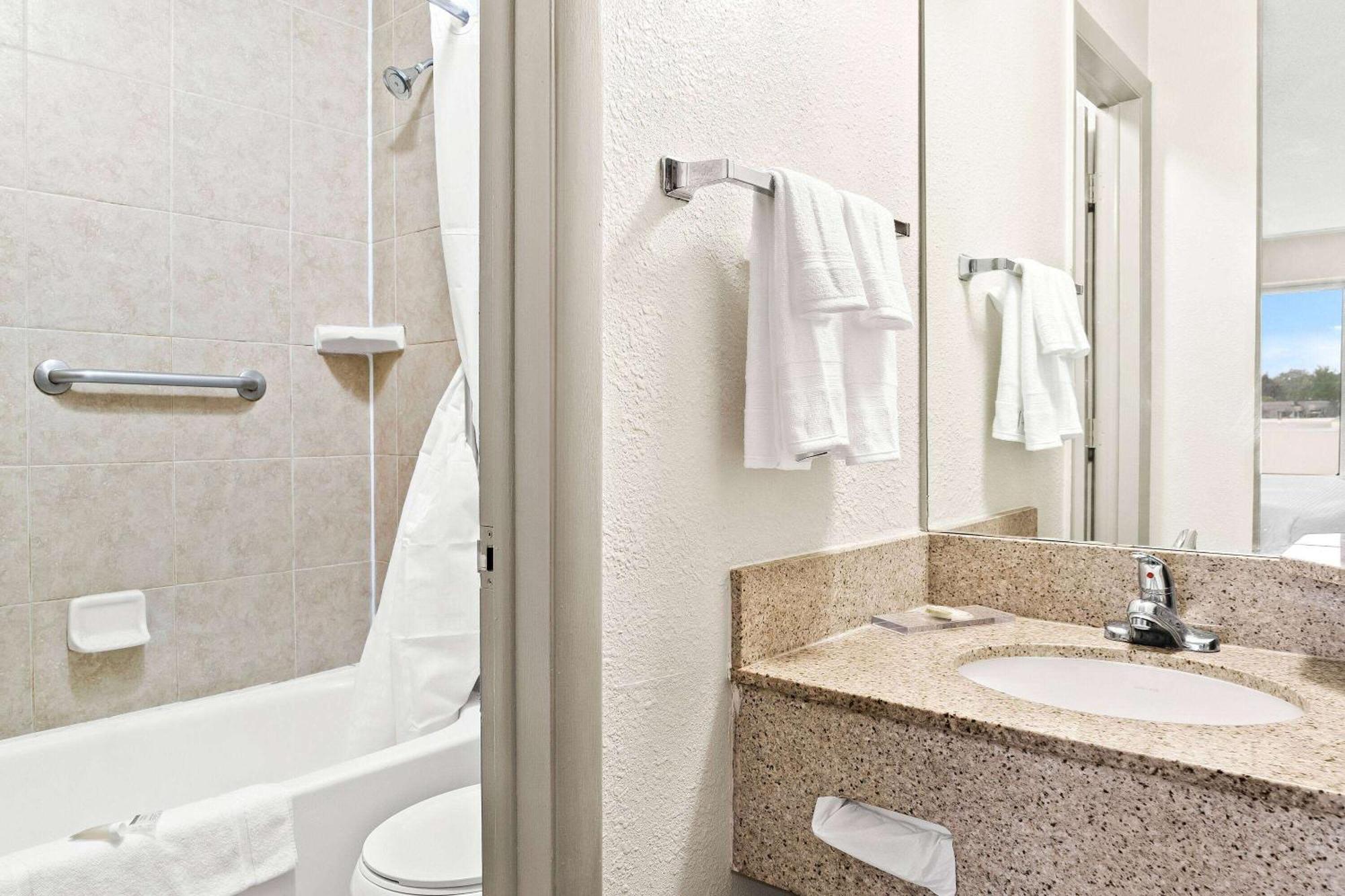 Days Inn & Suites By Wyndham Warren Exteriér fotografie