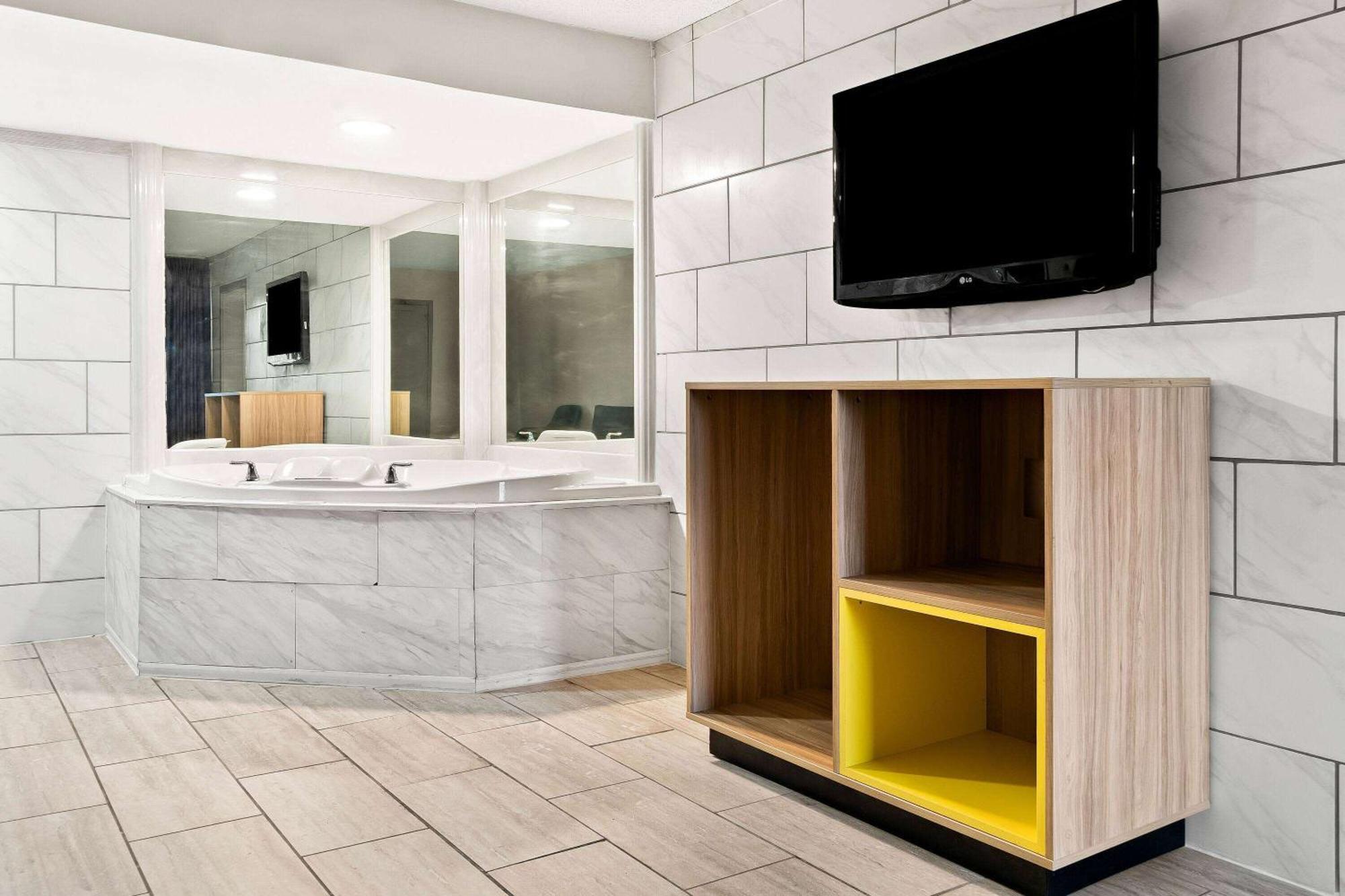 Days Inn & Suites By Wyndham Warren Exteriér fotografie