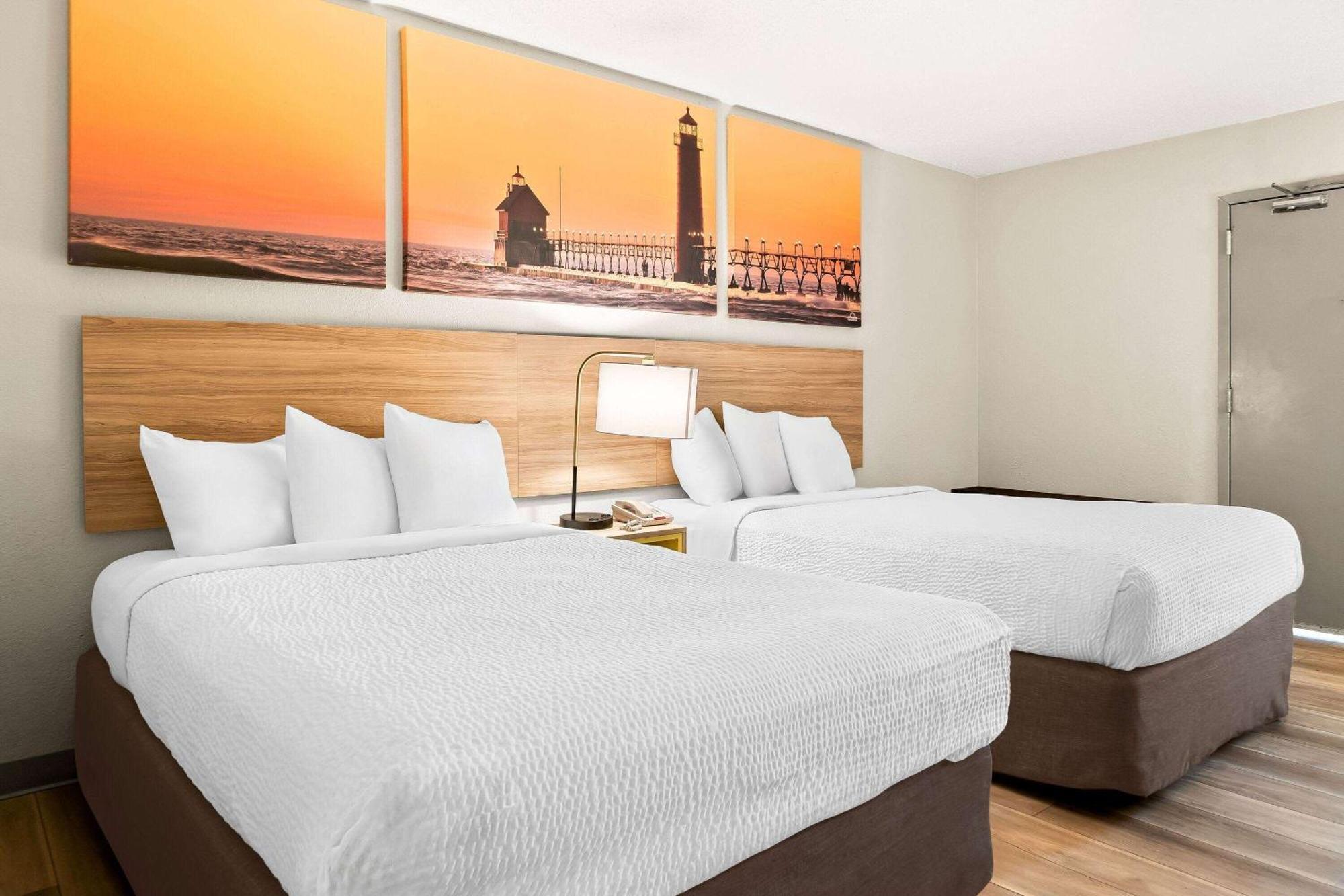 Days Inn & Suites By Wyndham Warren Exteriér fotografie