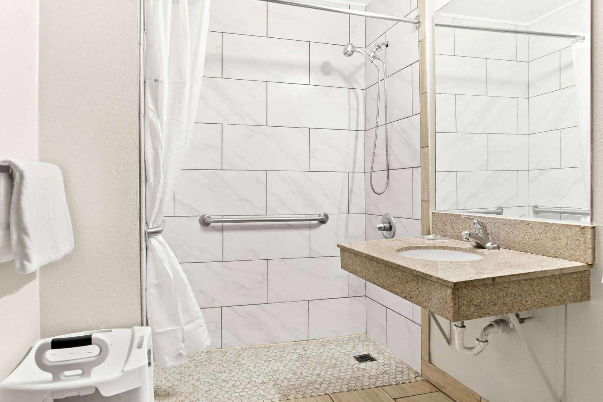 Days Inn & Suites By Wyndham Warren Exteriér fotografie
